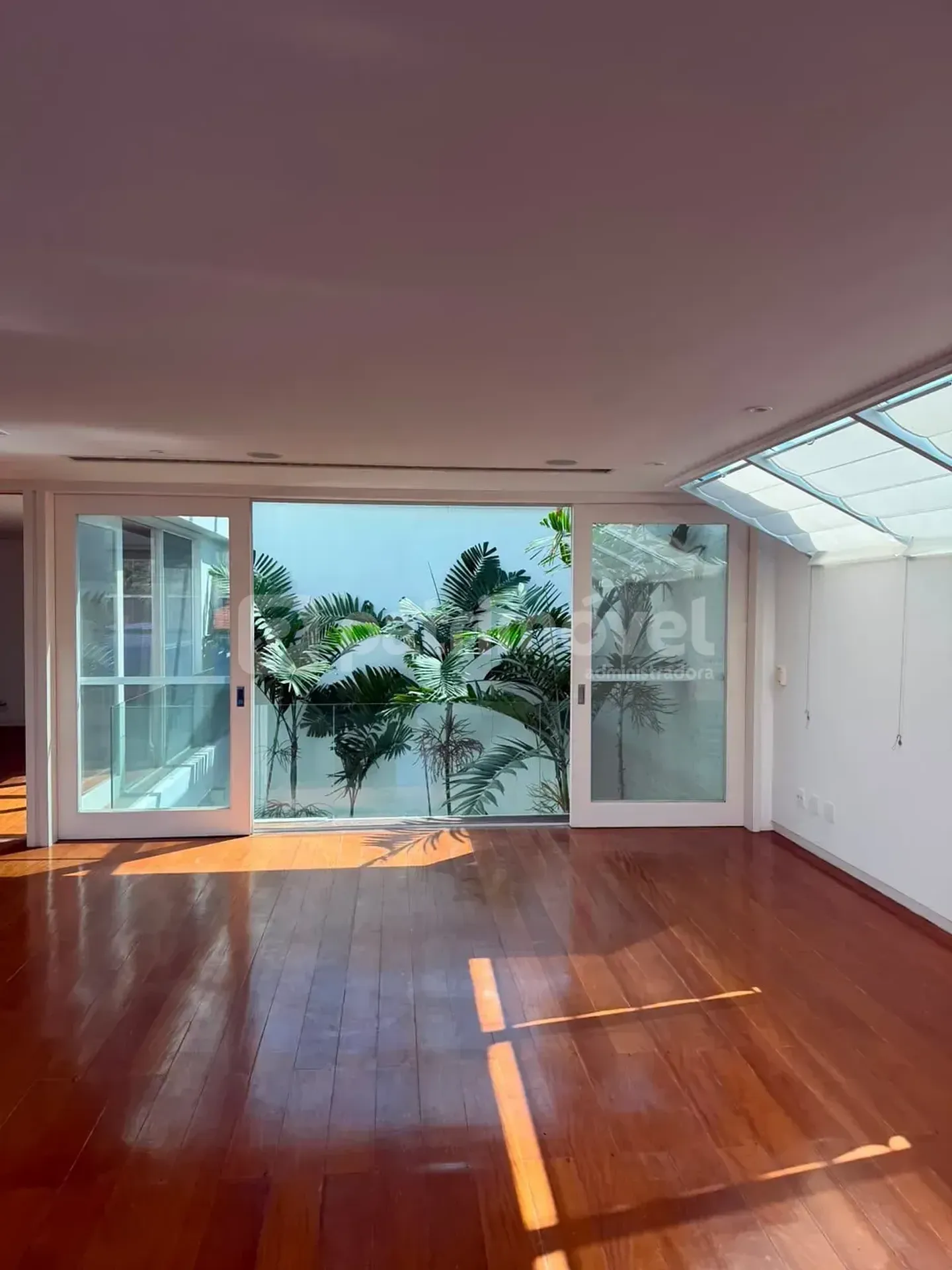 4-bedroom house with floor-to-ceiling windows — photo 63