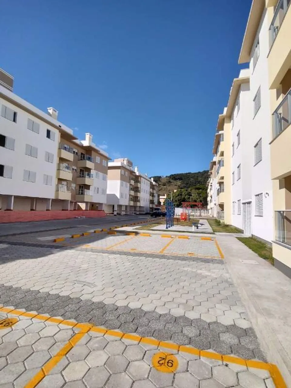 2-bedroom apartment with 1 bathroom and a balcony — photo 4