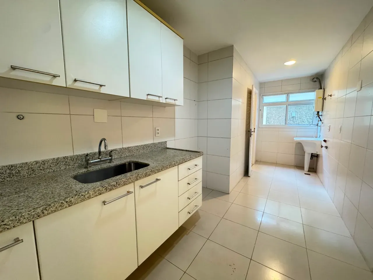 2-bedroom apartment, 1 with its own bathroom, 105 m² — photo 2