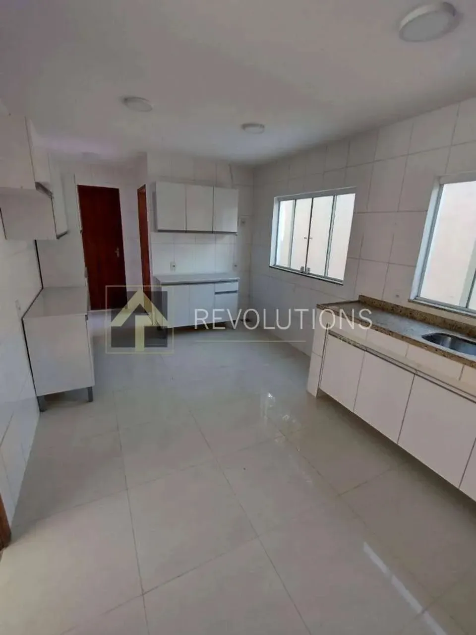 4-bedroom house with 5 bathrooms and 4 parking spaces — photo 7