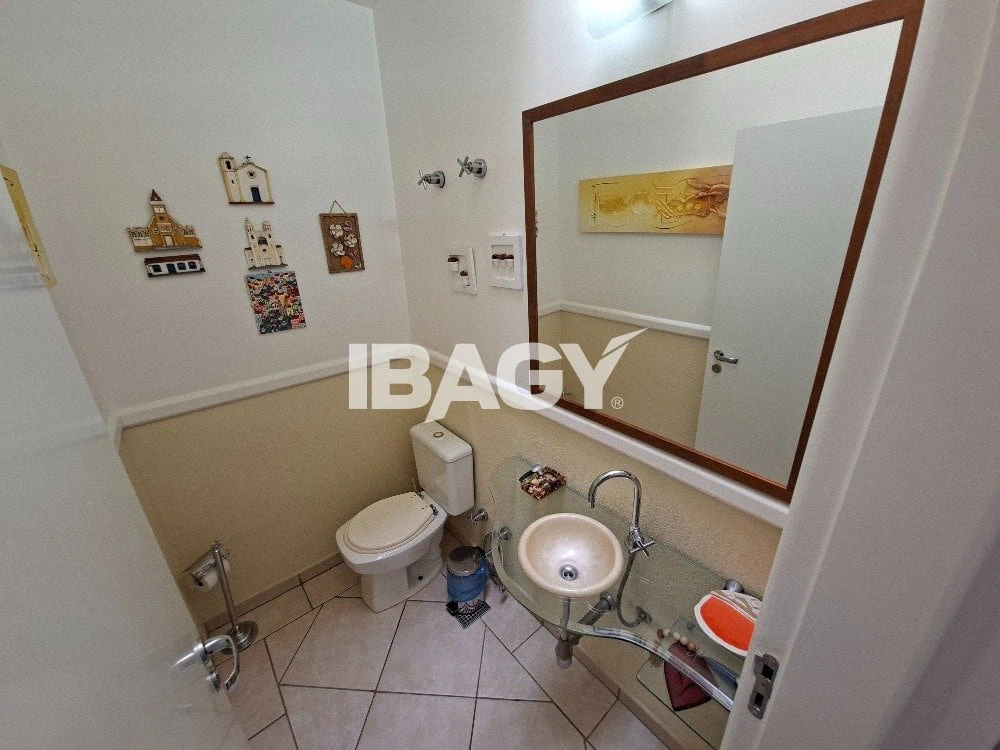 Casa amueblada con 4 dormitorios y 250 m² — photo 23