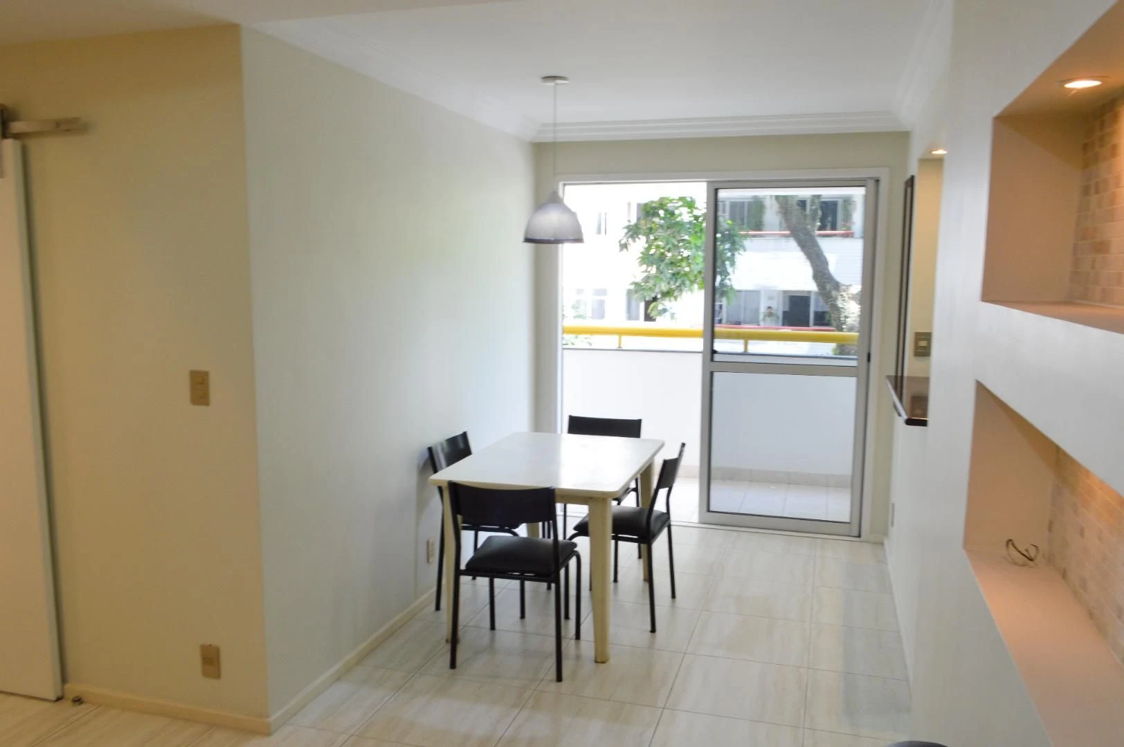 2-bedroom apartment with open-plan kitchen and balcony — photo 8