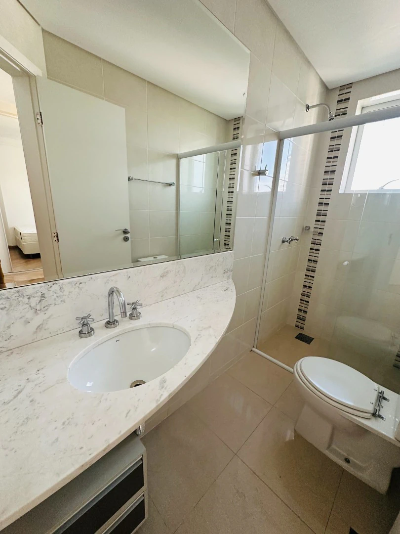 4-bedroom apartment in a building with a gym — photo 14