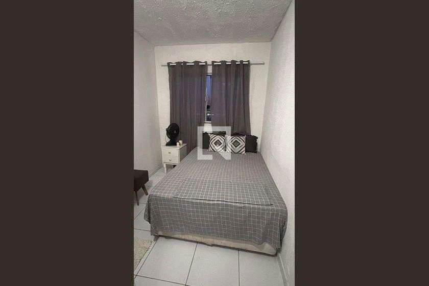 30 m² studio with a compact kitchenette and washing machine