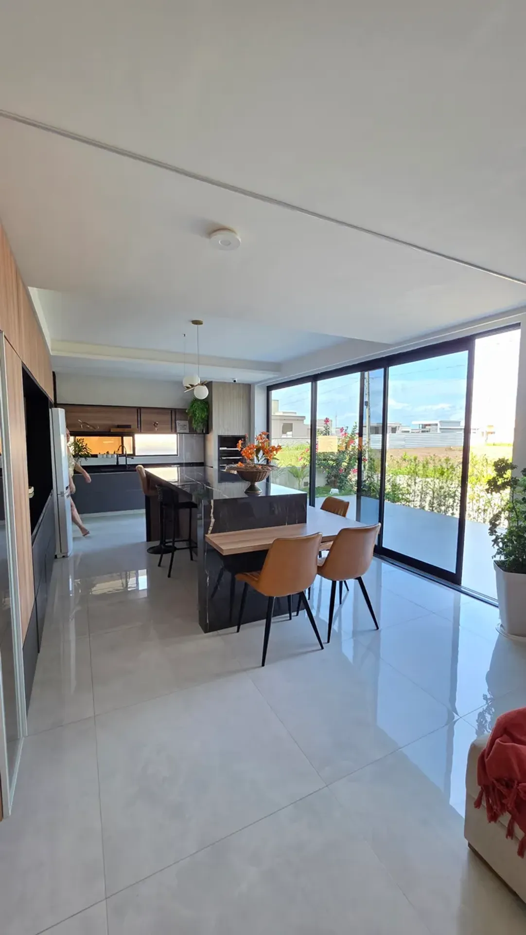 Furnished house with balcony and open-plan kitchen — photo 3