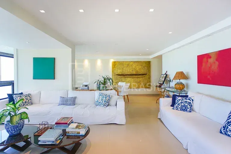 Furnished 4-bedroom apartment with 245 m² — photo 9