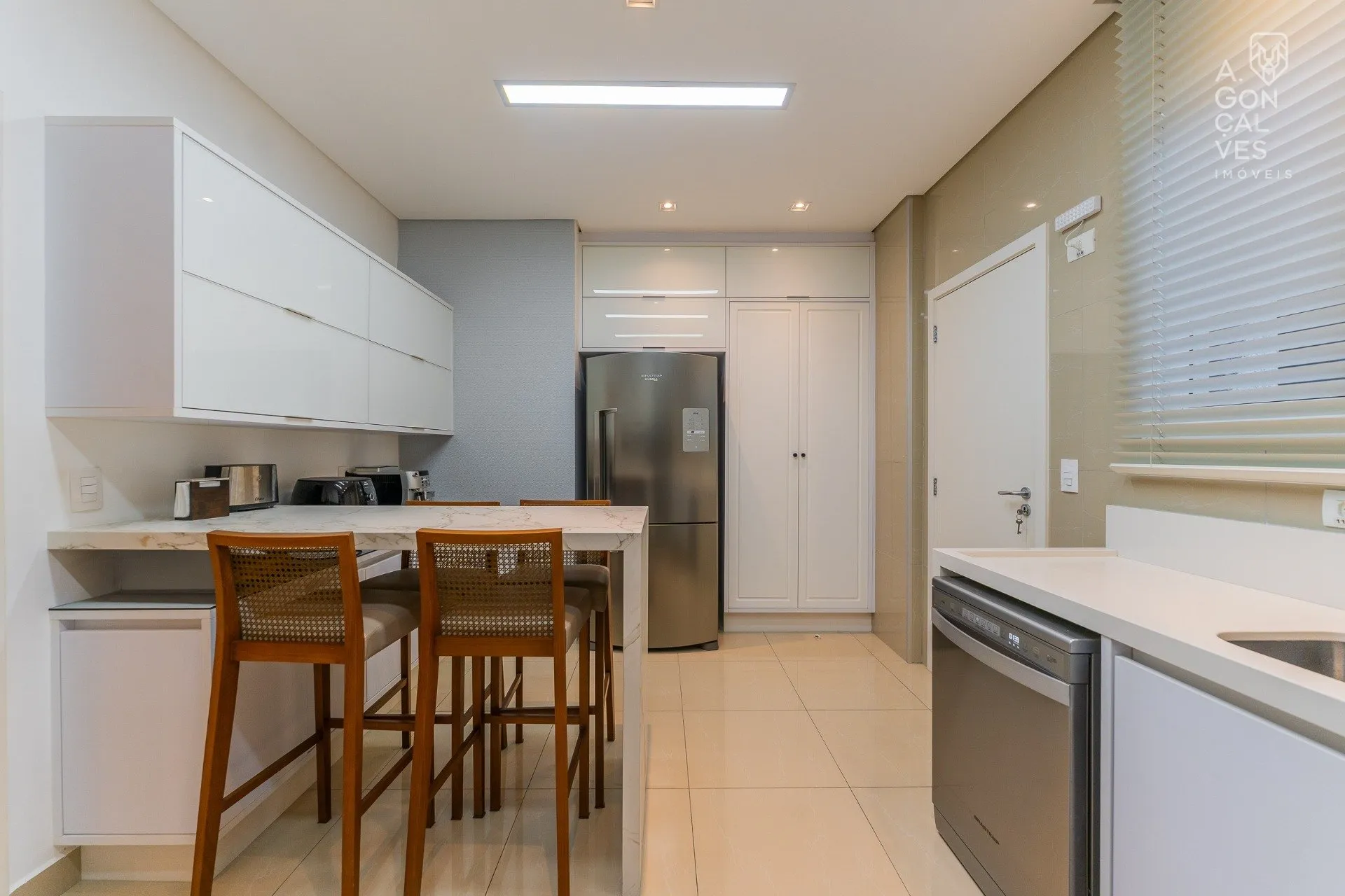 3-bedroom apartment with a dishwasher in Curitiba — photo 21