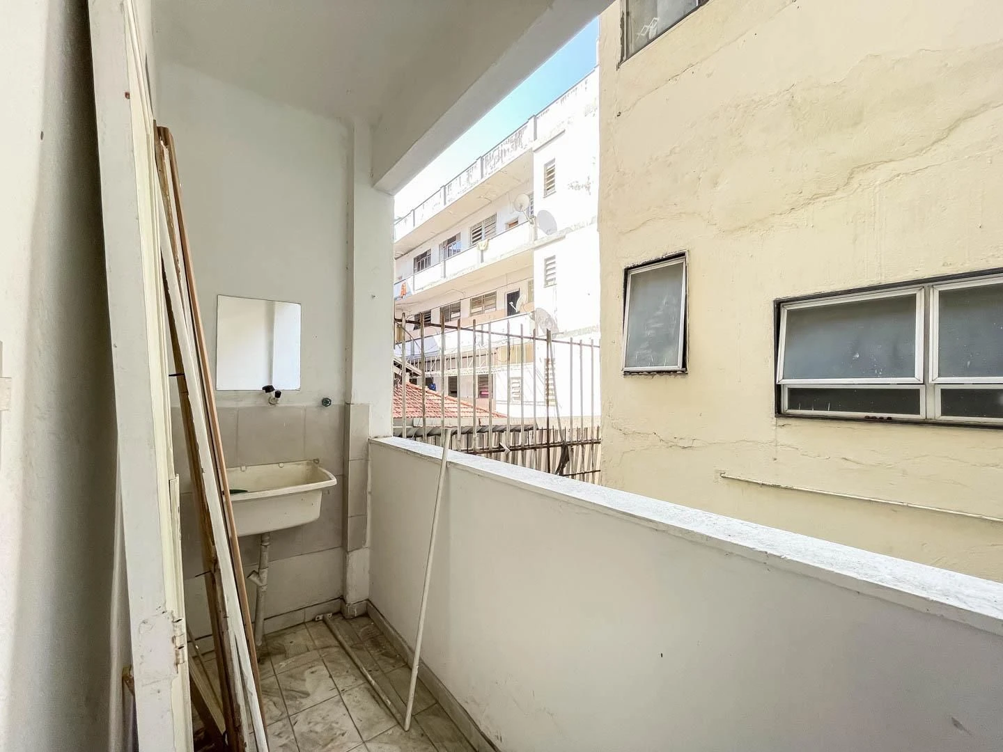 1-bedroom unfurnished apartment with no parking — photo 13