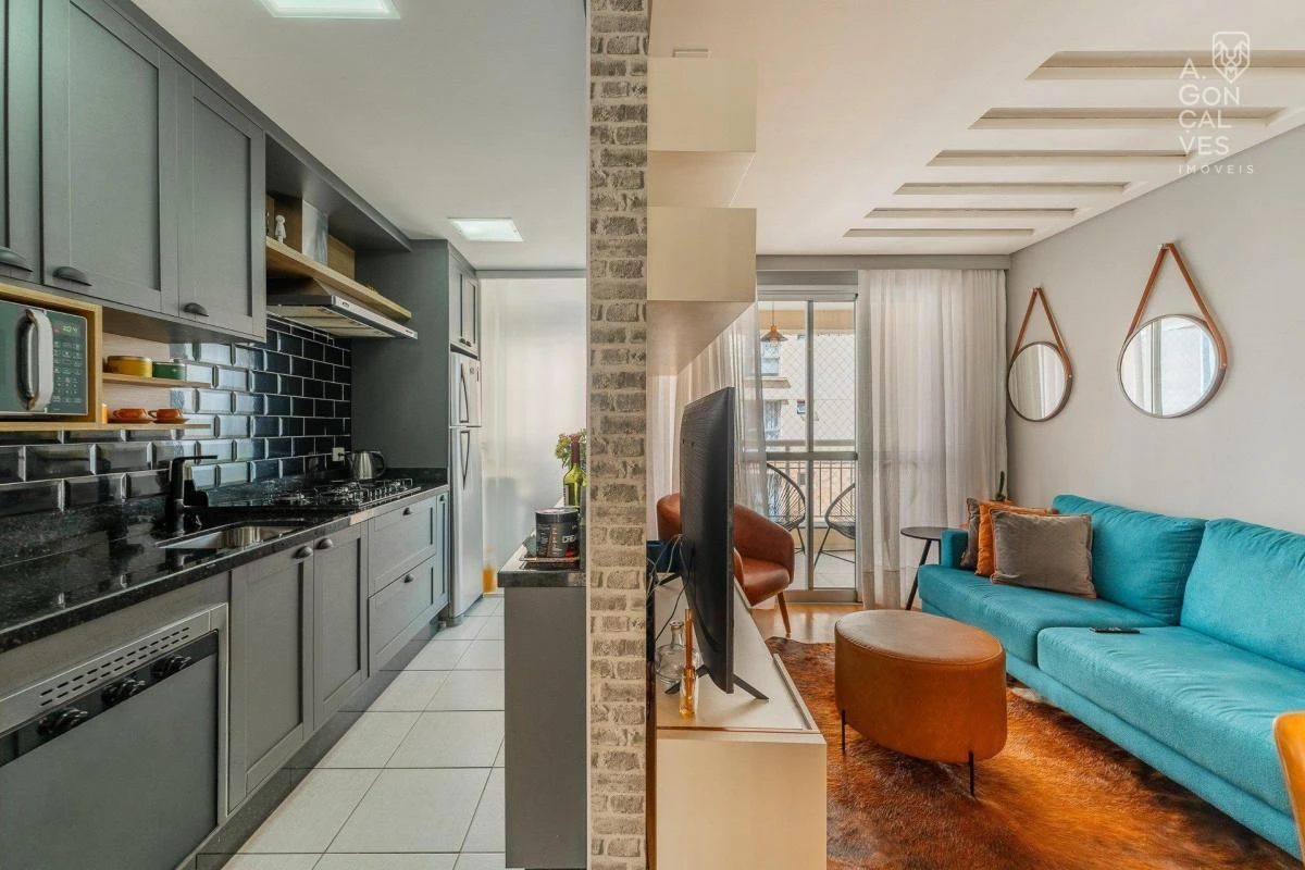 Wood or laminate floors in a 2-bedroom apartment, 60 m² — photo 8