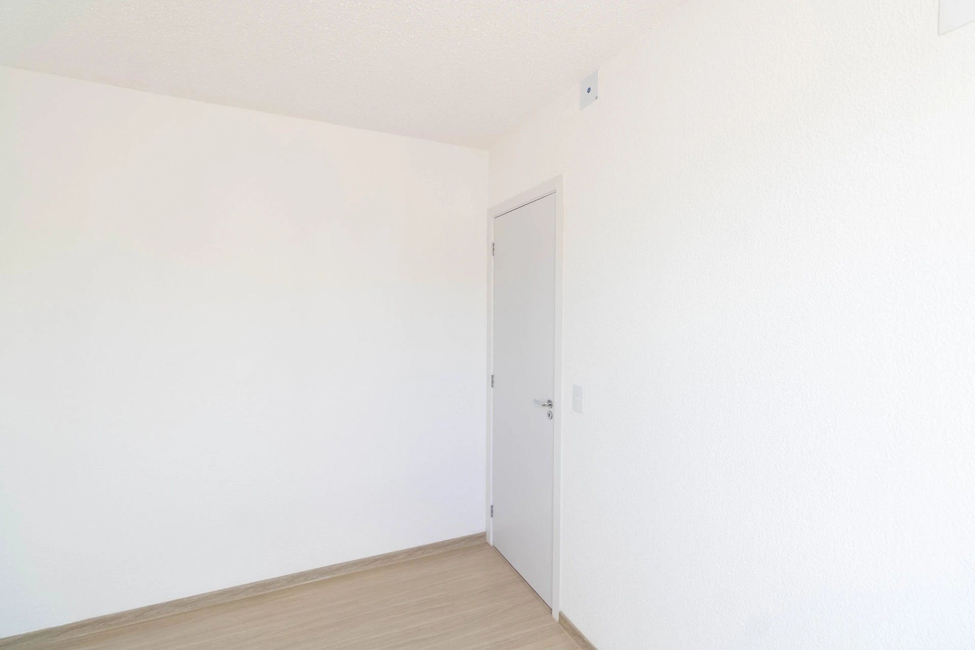 2-bedroom apartment in a building with a gym — photo 31