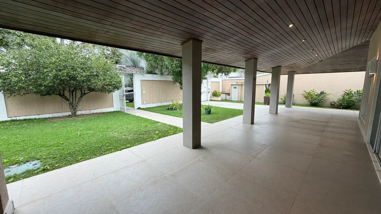 Single-story house with a private garden and 4 bedrooms — photo 14