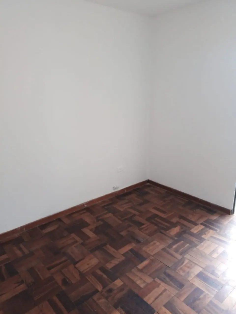2-bedroom apartment with wood or laminate floors in Curitiba — photo 3