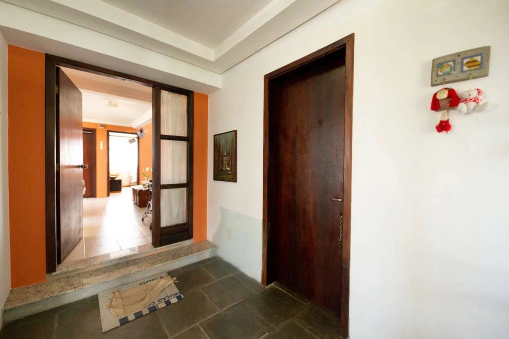 390 m² house with 4 bedrooms and 4 parking spaces — photo 4