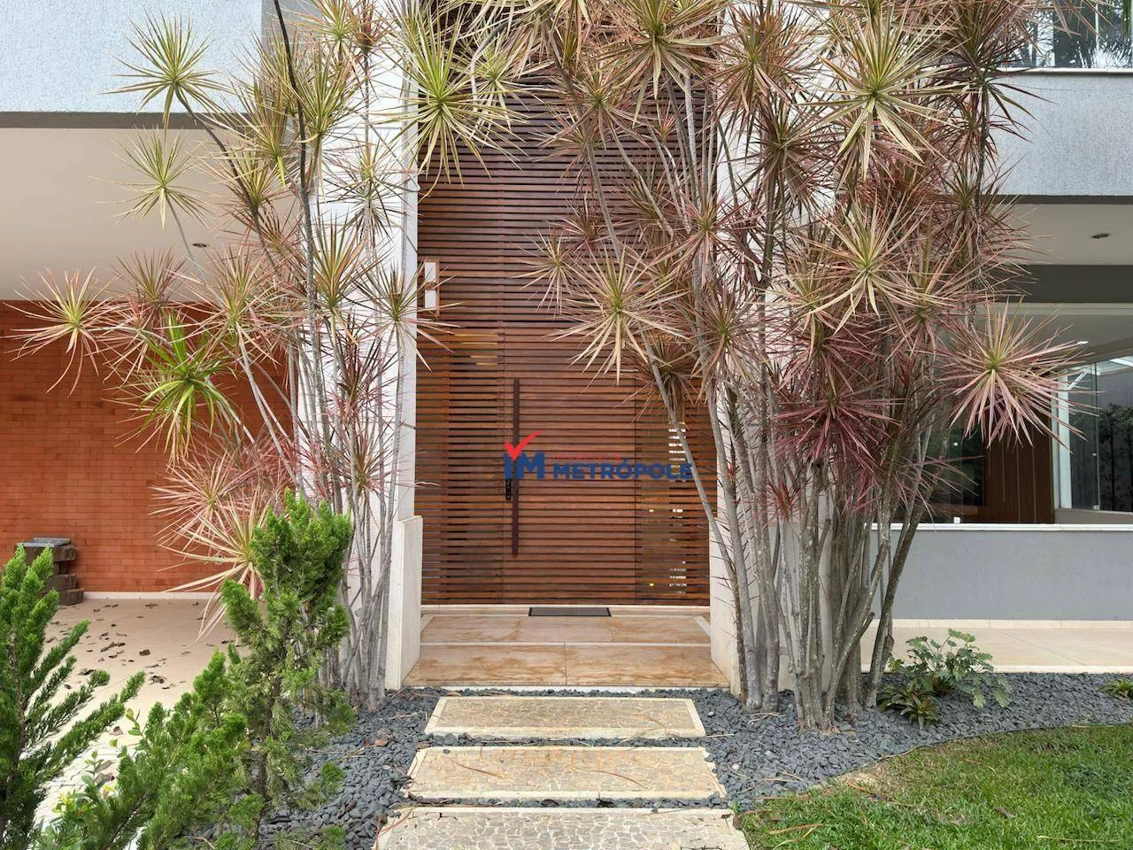 5 quartos e janelas do piso ao teto: casa de 600 m² — photo 25