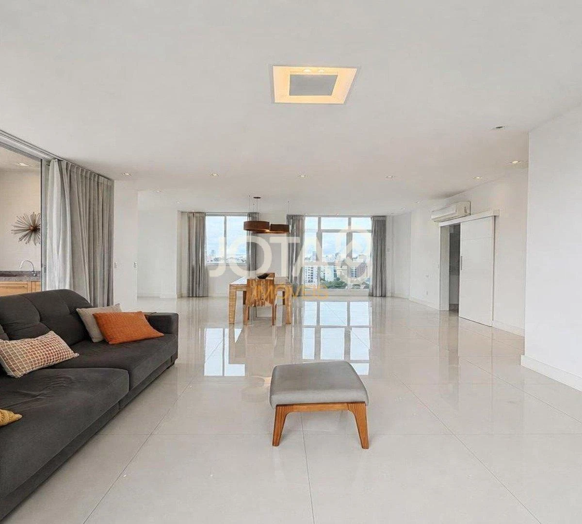 Bañera y 4 dormitorios: departamento de 323 m² — photo 31