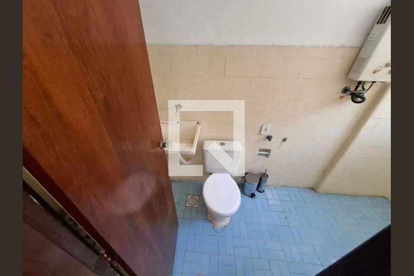 Wood or laminate floors in a one-bedroom apartment, 30 m² — photo 8