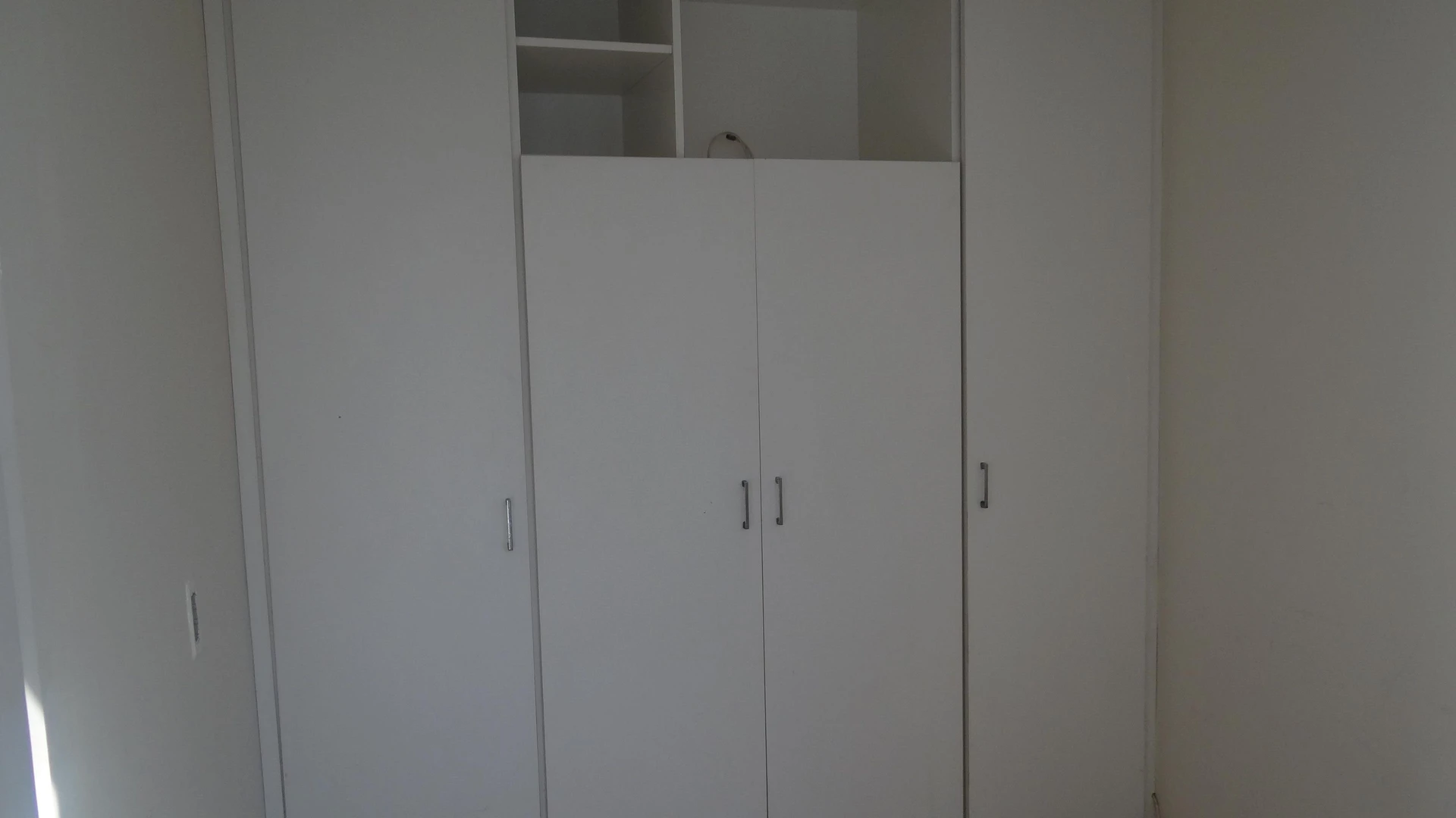 Apartamento sin amueblar con 3 dormitorios y balcón — photo 30