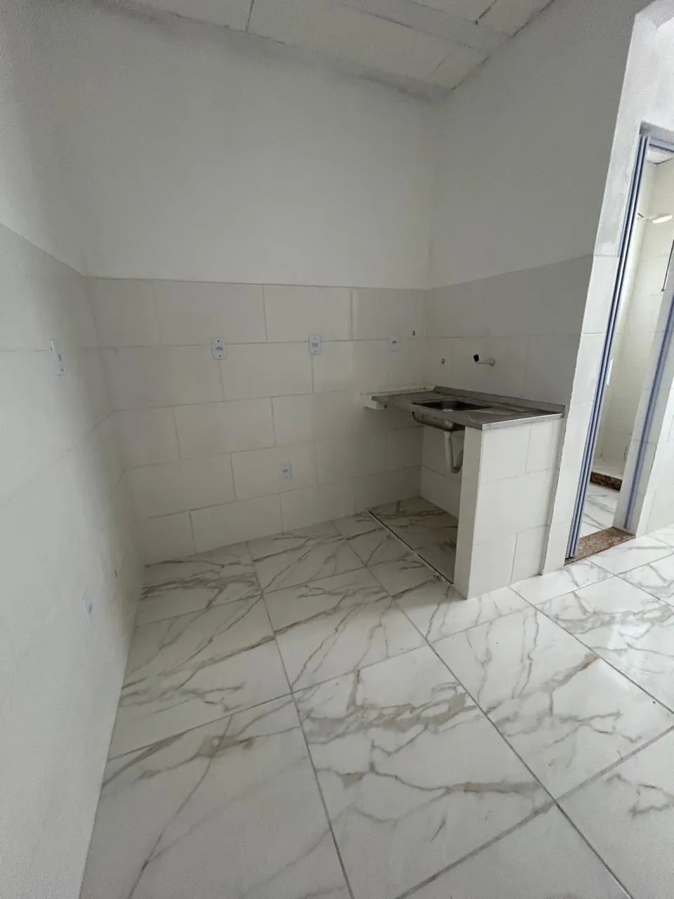 Unfurnished studio with 1 bedroom and 1 bathroom