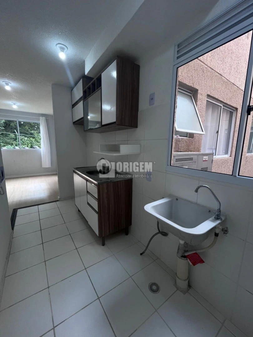 2-bedroom apartment with wood or laminate floors — photo 5