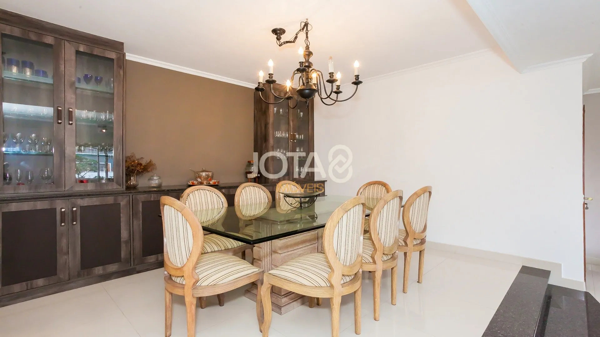 219 m² furnished apartment with 4 bedrooms and private garden — photo 19