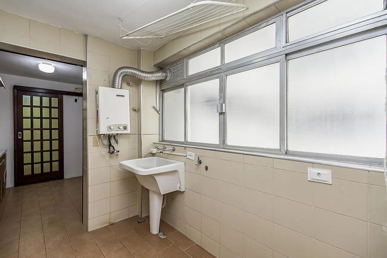 Apartamento com cozinha fechada, 3 quartos e 2 banheiros — photo 15