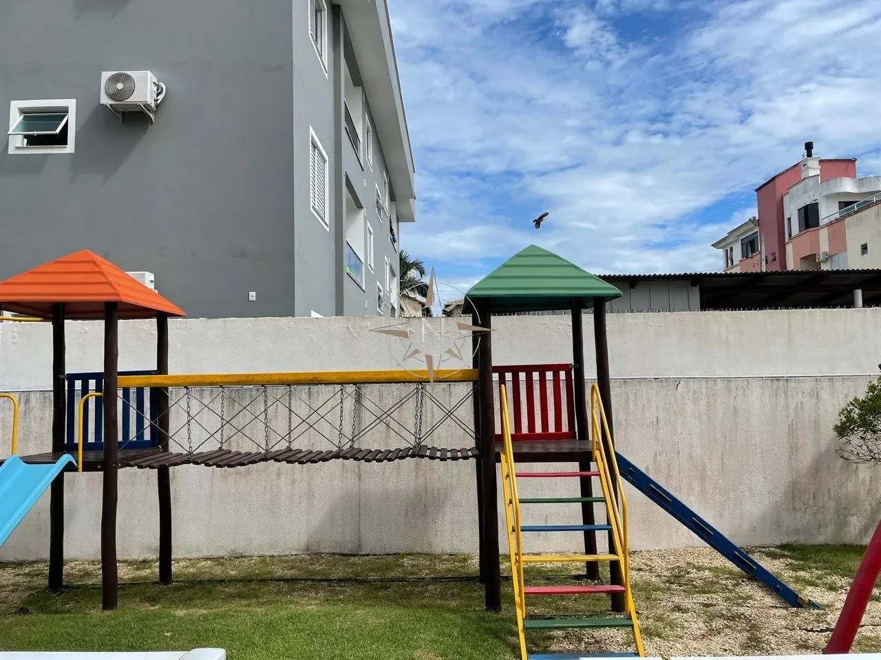 Balcony with a grill in a 2-bedroom apartment, 81 m² — photo 19