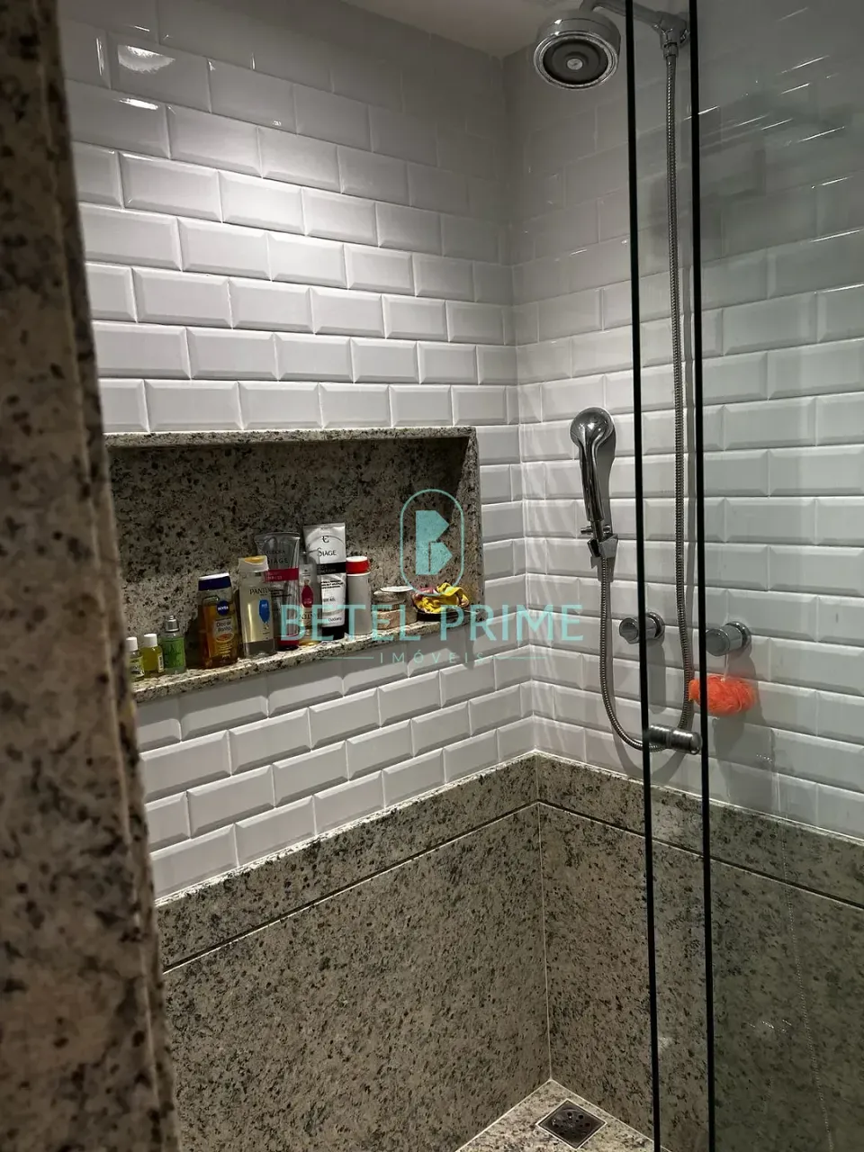 Unfurnished 3-bedroom rental apartment with a balcony — photo 15