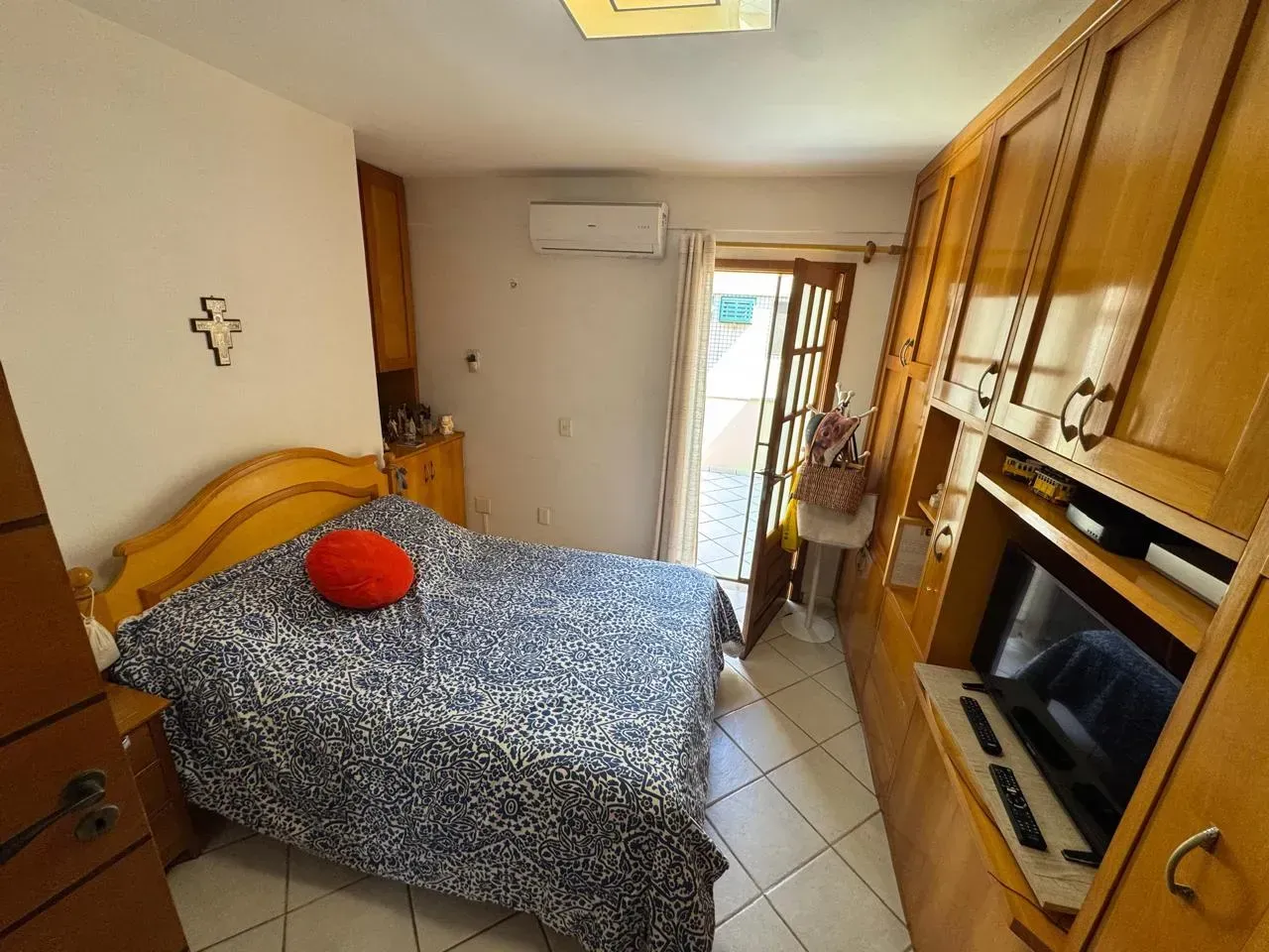 Condo house with 4 bedrooms and a closed kitchen — photo 13