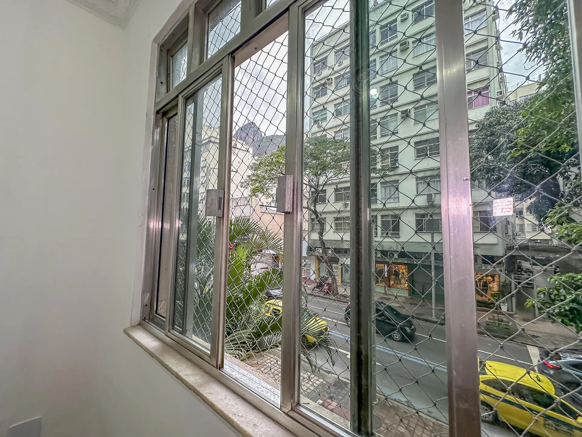 Mountain view in a 2-bedroom apartment, 76 m² — photo 28