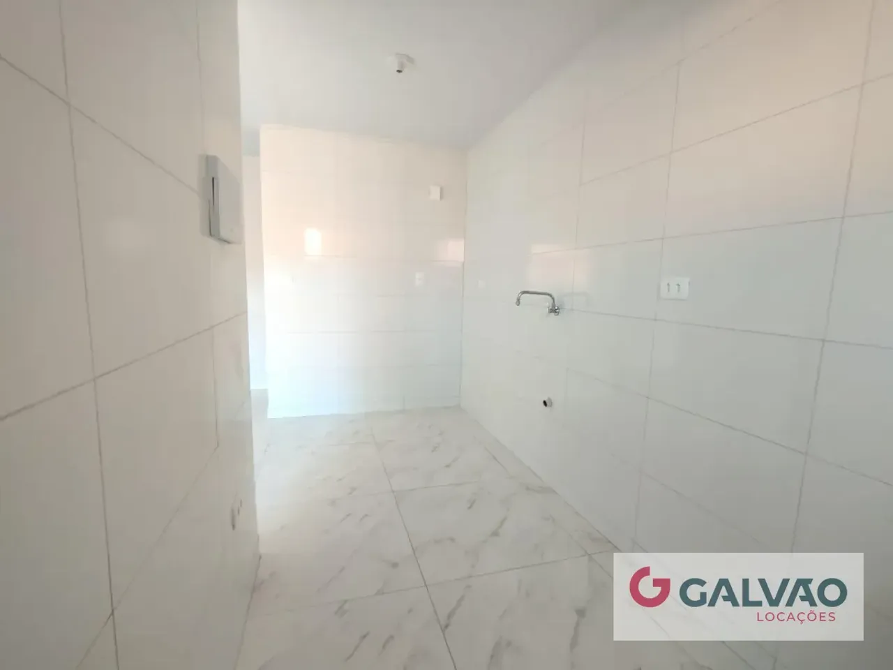 2-bedroom apartment with 1 bathroom, no parking — photo 2