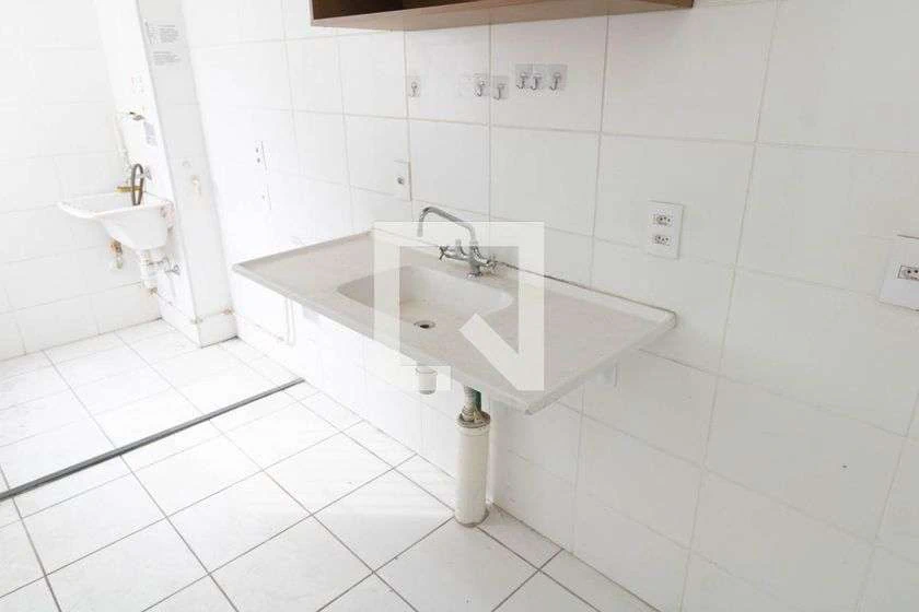 Apartamento de 49 m² com box de vidro no banheiro — photo 3