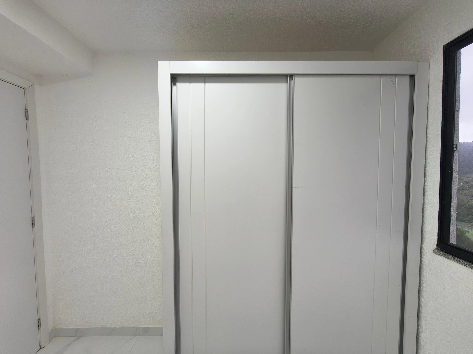 Apartamento mobiliado com 2 quartos, 1 banheiro e varanda — photo 49