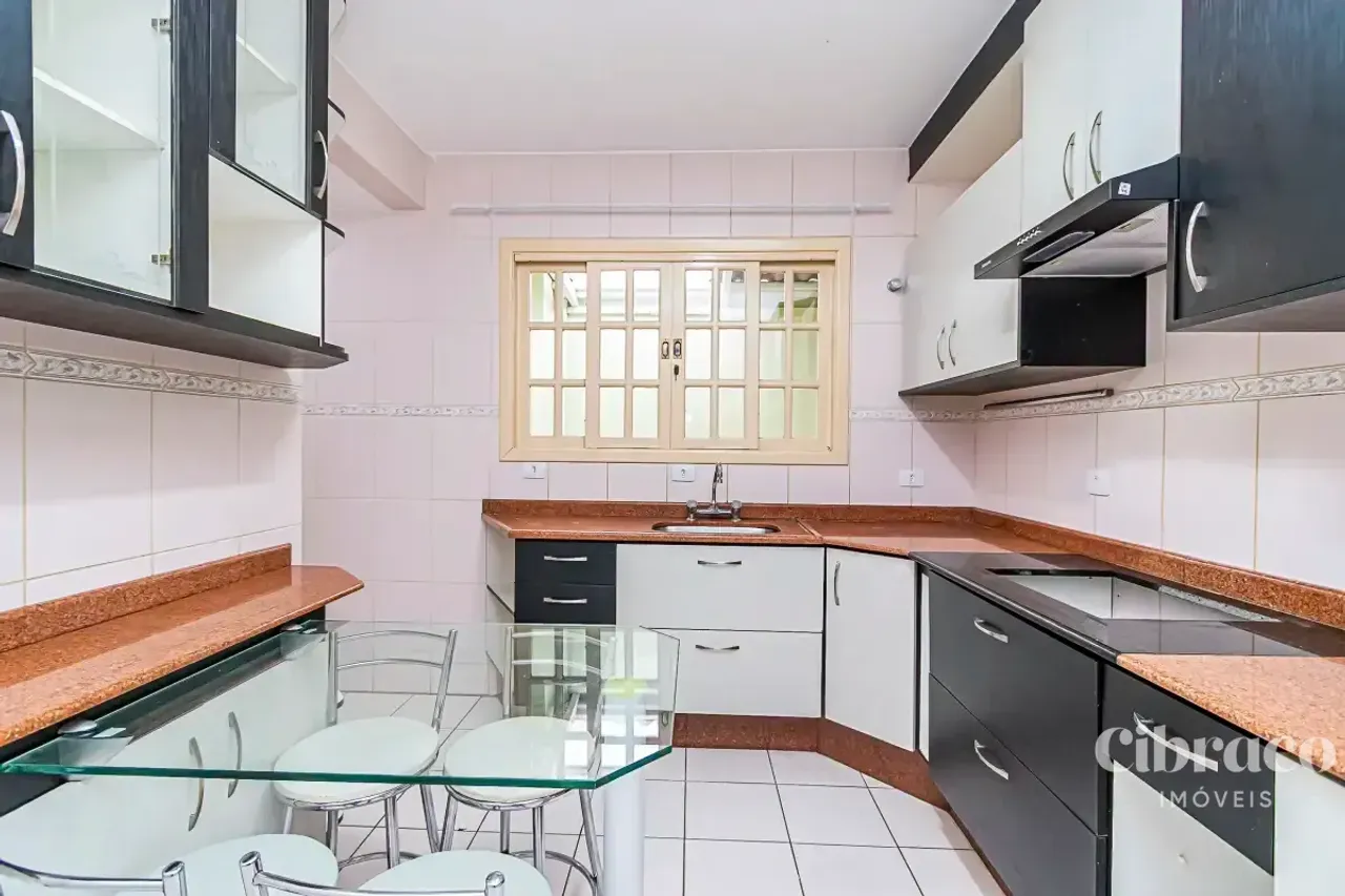 140 m² townhouse with 3 bedrooms and 3 parking spots — photo 3