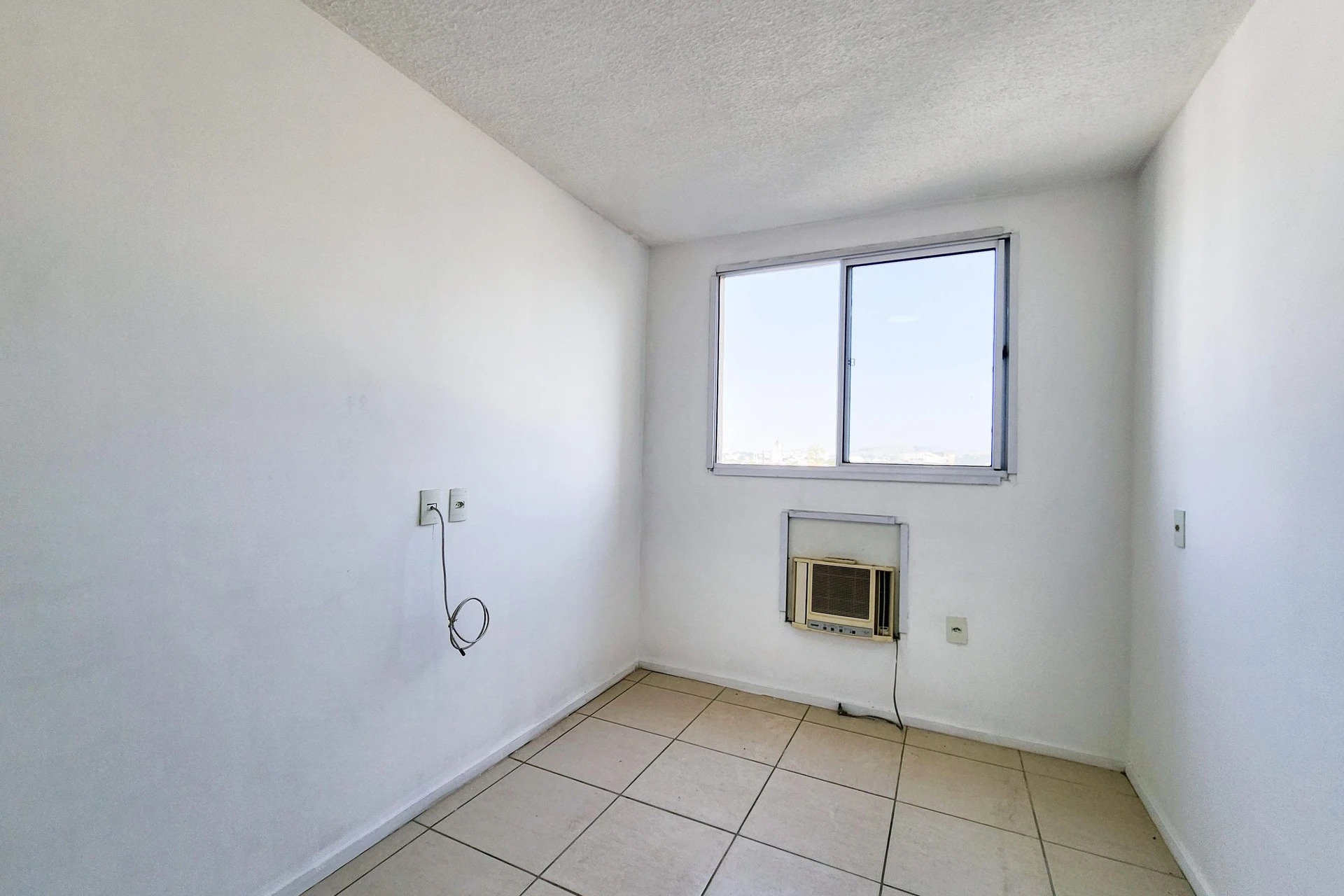 2-bedroom apartment in a building with a gym — photo 13