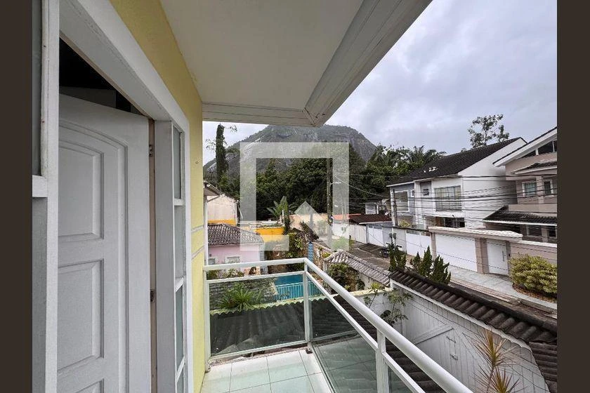 3-bedroom house with a mountain view in Rio de Janeiro — photo 9
