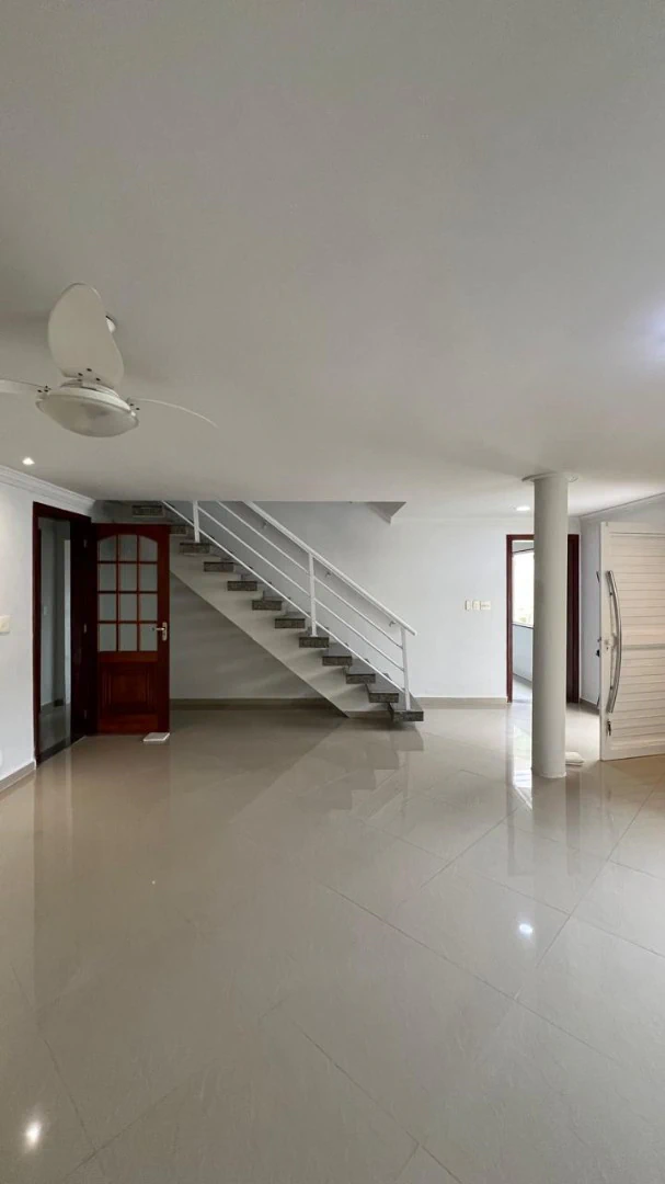 280 m² house with 6 bedrooms and a private BBQ area
