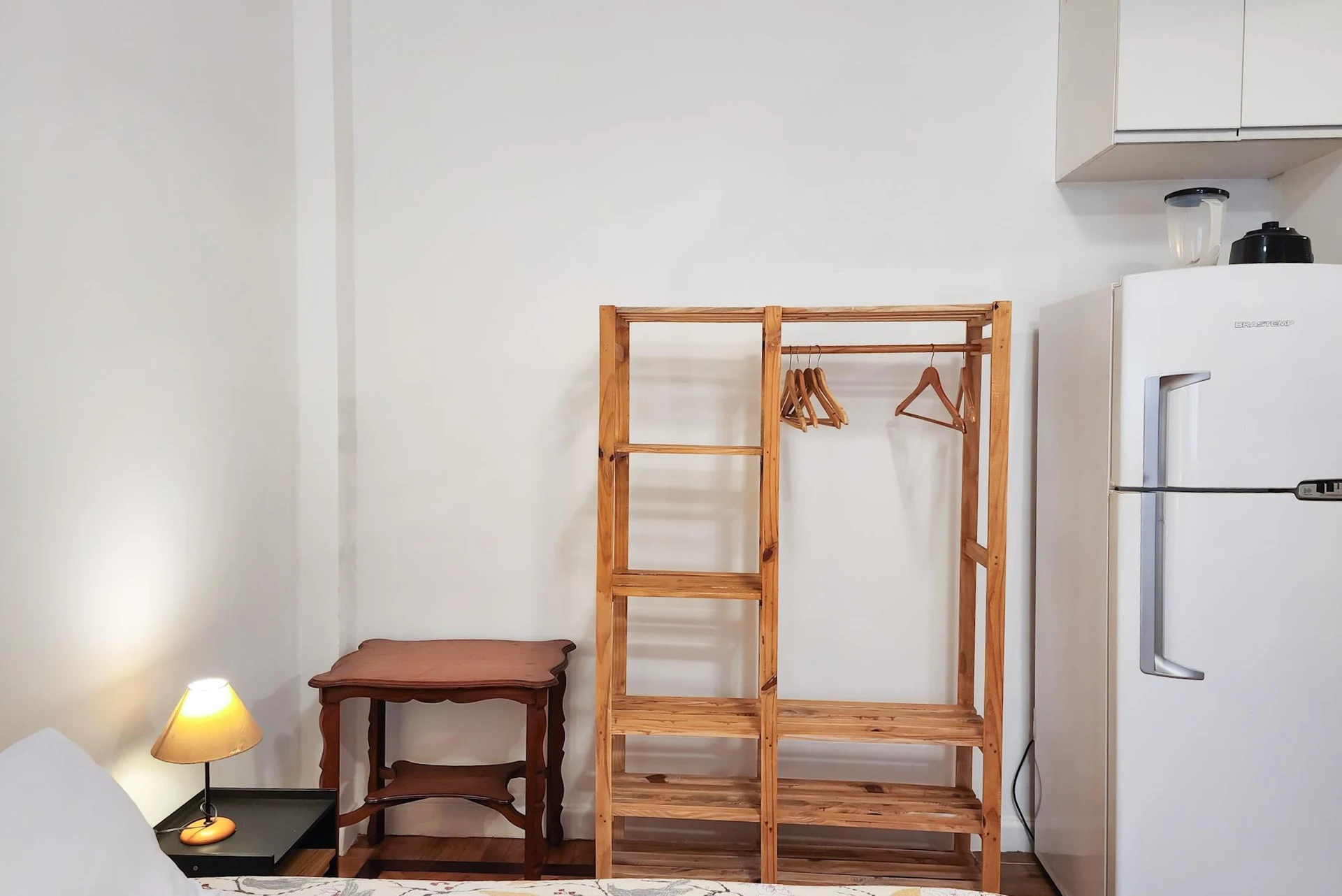 Monoambiente con espacio de home office en Rio de Janeiro — photo 18