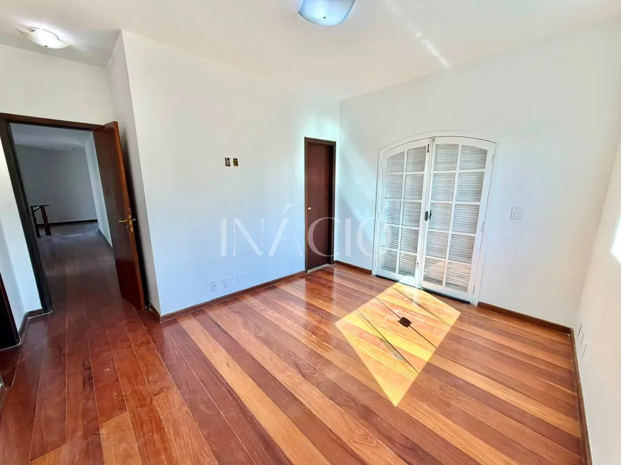 Casa duplex no térreo com 6 quartos e 3 suítes — photo 16
