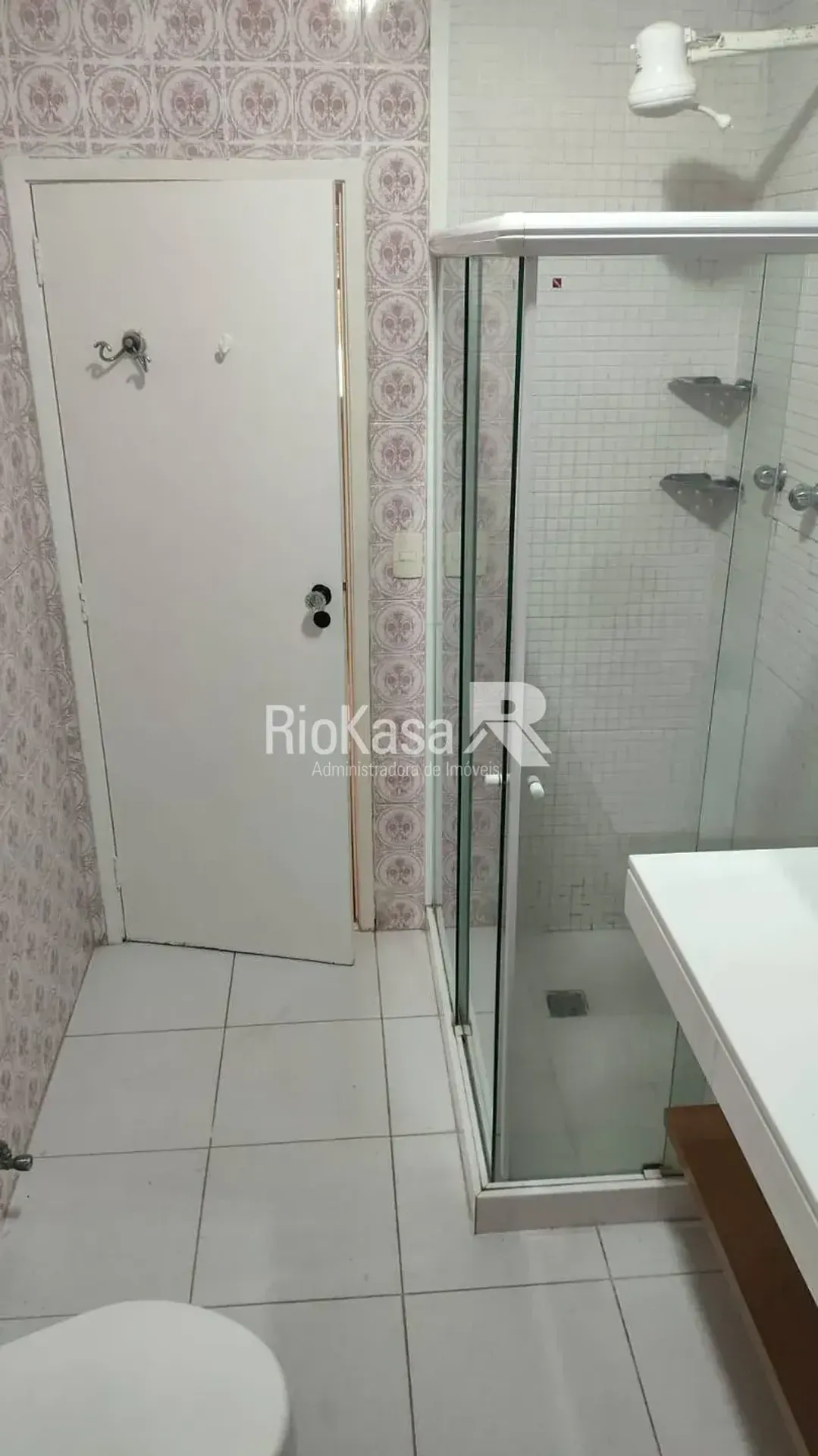 Wood or laminate floors in a 3-bedroom apartment, 85 m² — photo 21