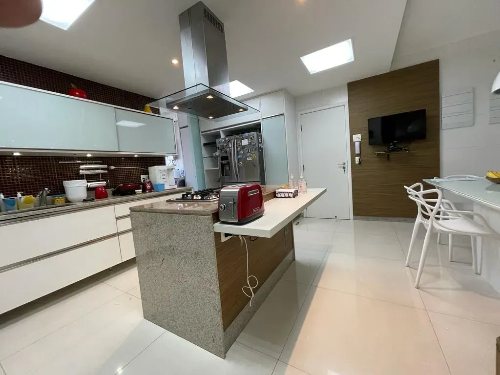 Furnished apartment with 4 bedrooms and open-plan kitchen — photo 36