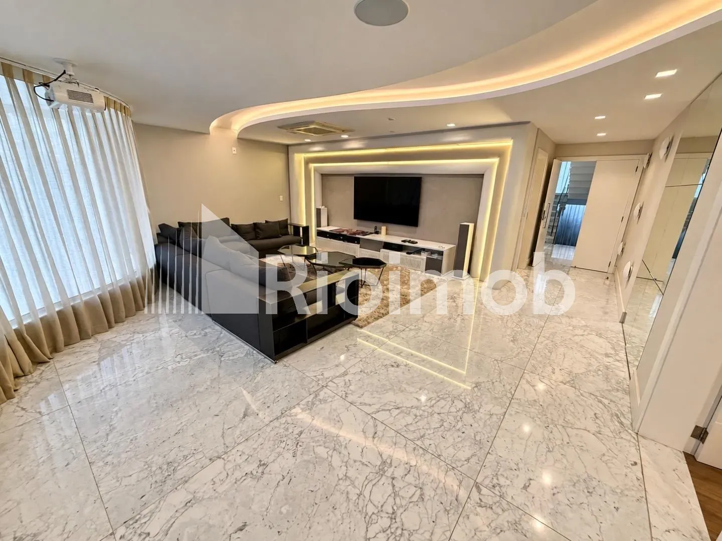 Ванна та 5 спалень: будинок 889 м² — photo 27