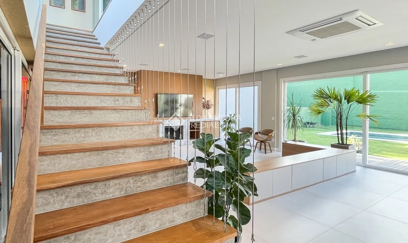 Furnished 431 m² house with 4 bedrooms and 6 bathrooms — photo 24
