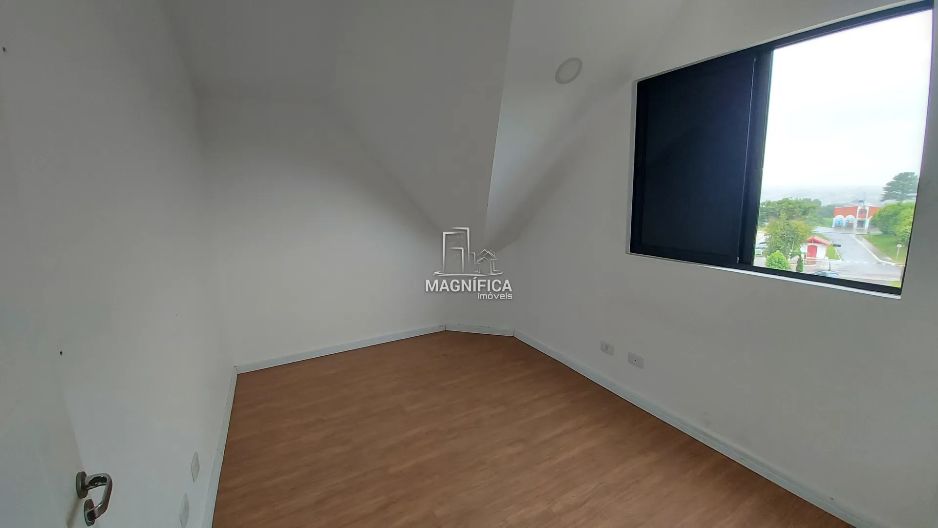 Unfurnished house with 5 bedrooms and 6 bathrooms — photo 28