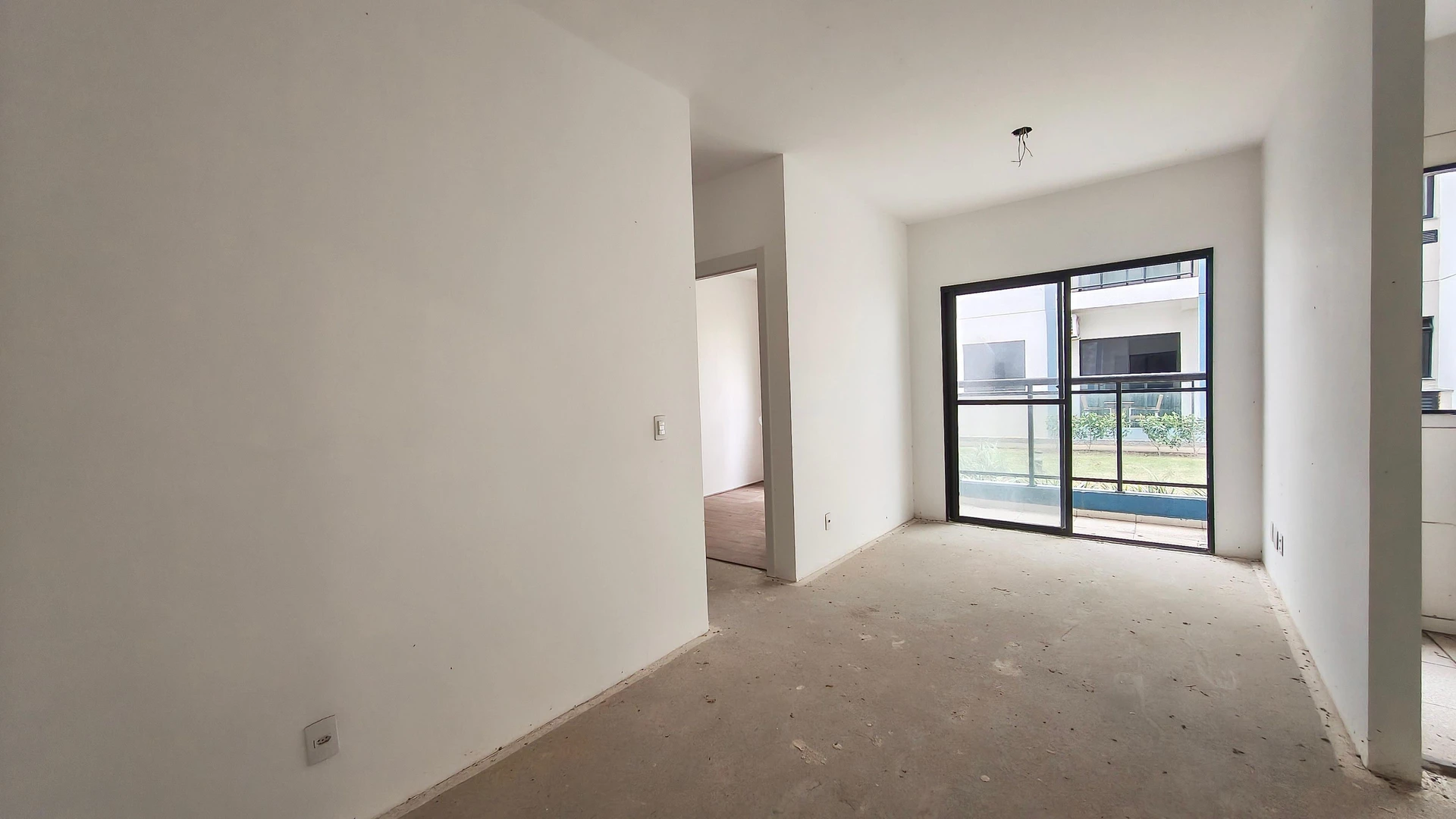 2-bedroom apartment in a building with a gym — photo 17