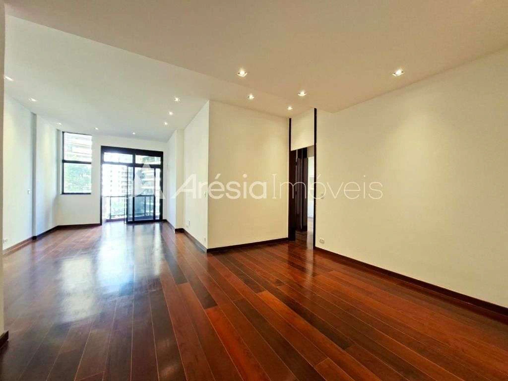 3-bedroom apartment with 140 m² and city-view windows — photo 3