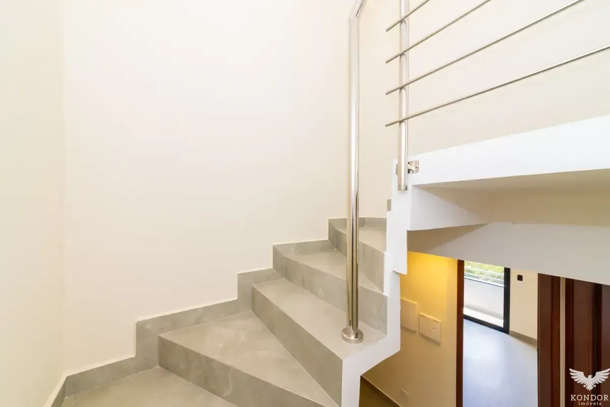 Two-story house with 230 m², 3 bedrooms and 4 baths — photo 16