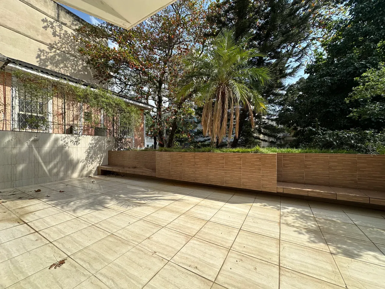 4-bedroom apartment with a mountain view — photo 15