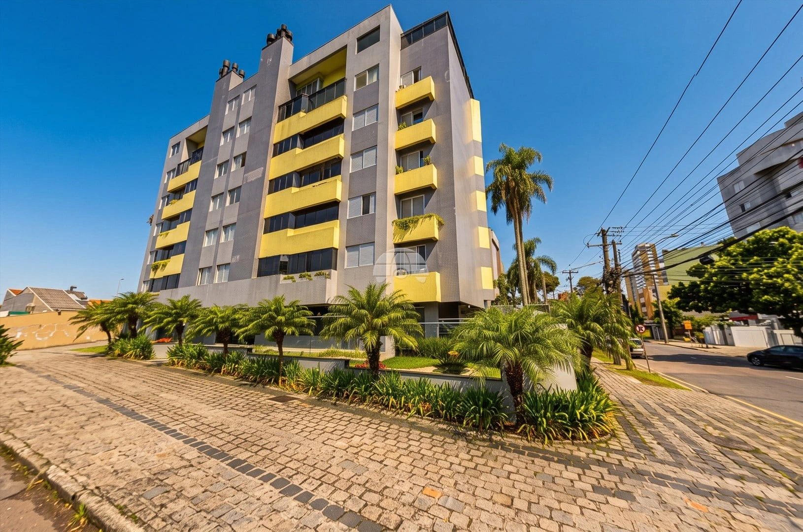 Duplex penthouse with 4 bedrooms and 3 bathrooms