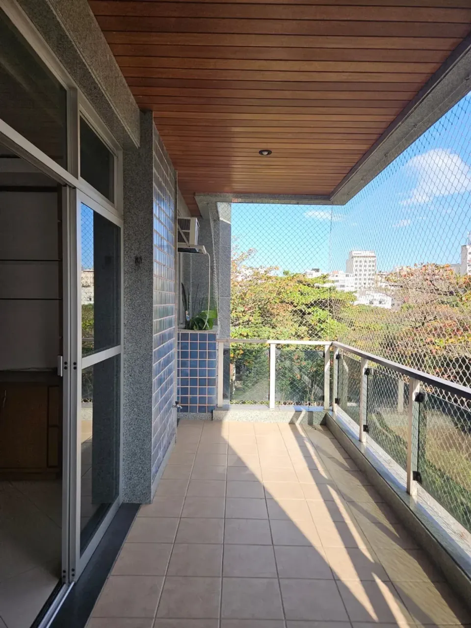 3-bedroom apartment with 2 parking spots and a view — photo 6