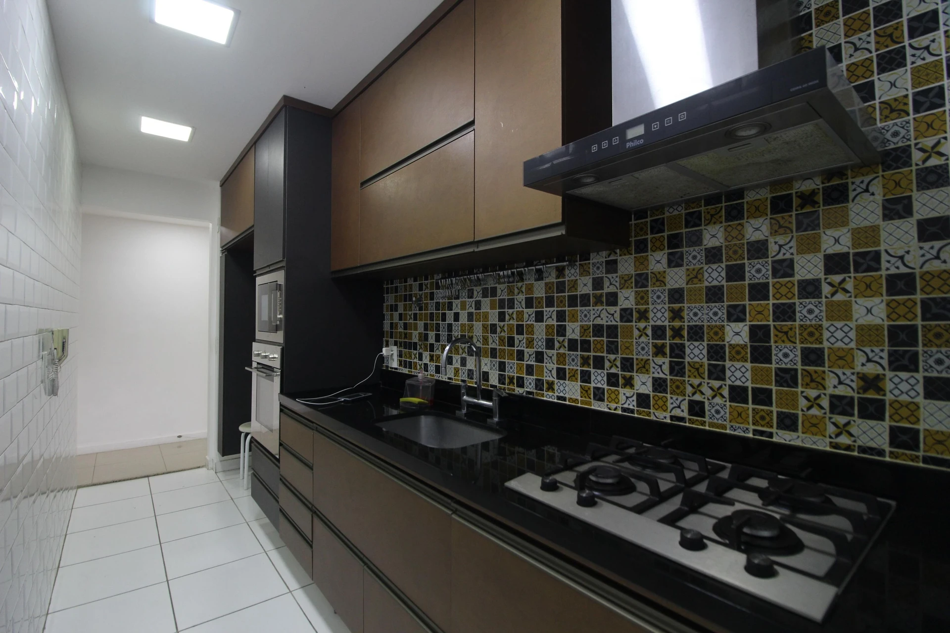Walk-in closet in a 3-bedroom apartment, 120 m² — photo 16